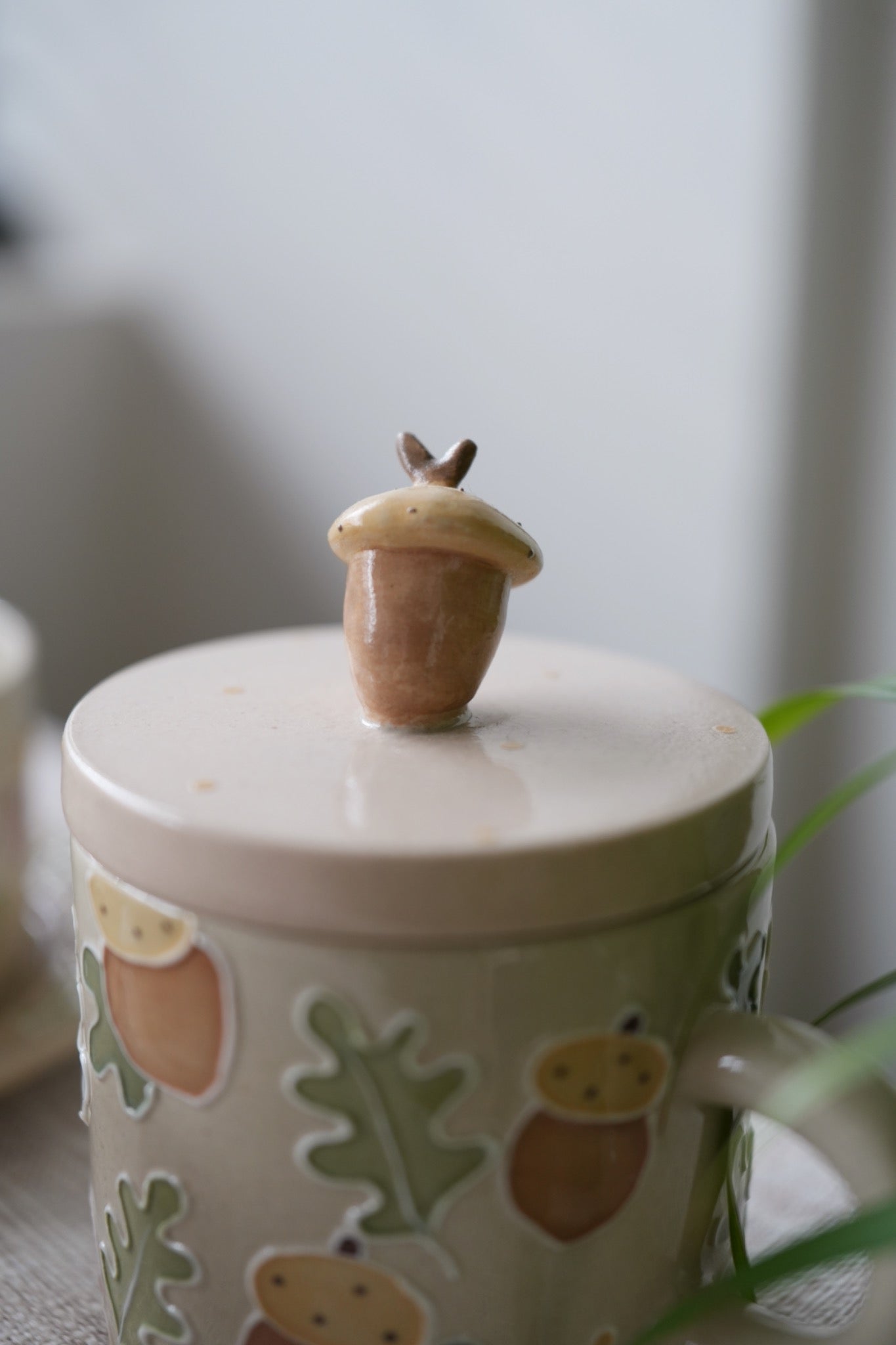 Taza con tapa de bellota