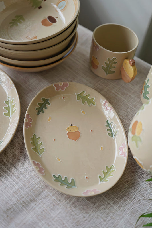 Assiette ovale en forme de gland