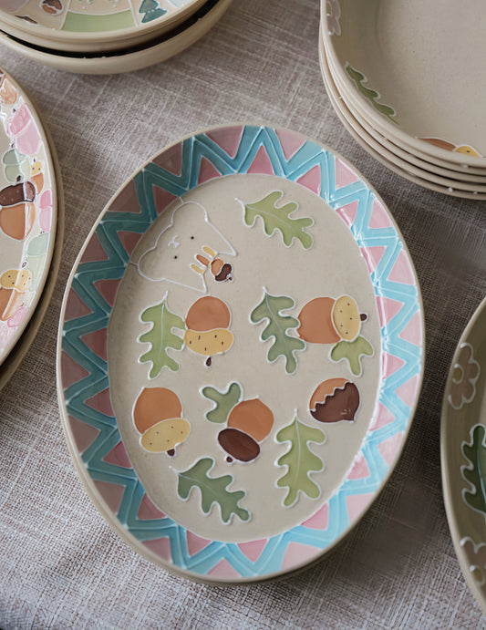 Assiette ovale en forme de gland