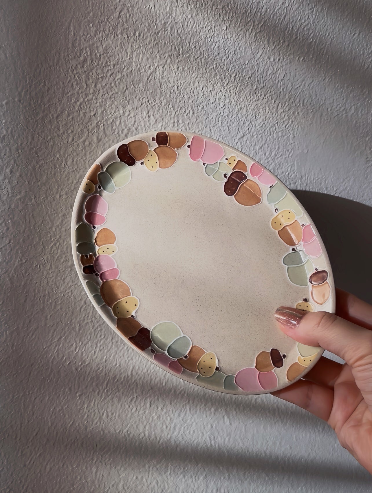 Assiette ovale en forme de gland